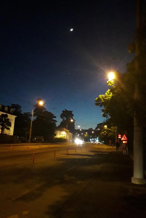 © Linda CARA-JACOBI, une rue de Chêne-Rougeries en Suisse y
