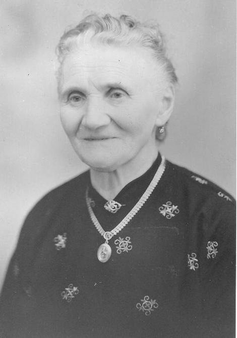 Grand-mère paternelle de Claude DUSSERT y