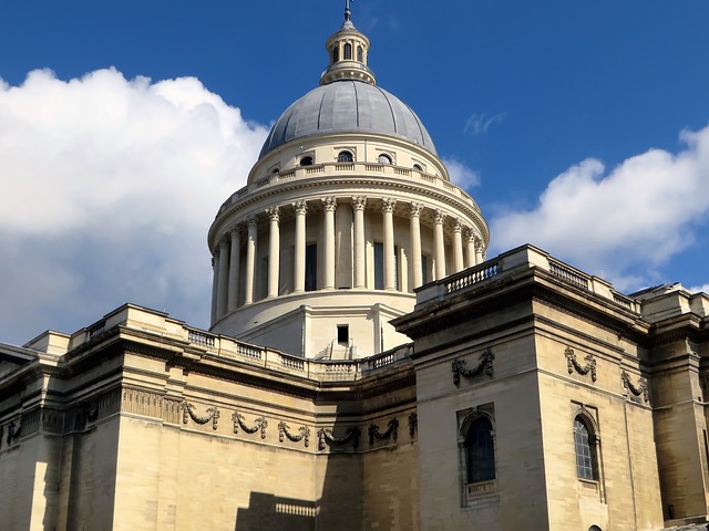 Le Panthéon à Paris y